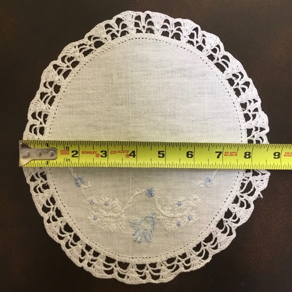 3 Vintage Handmade Doilies with Birds Hand Embroidered Crochet Lace Scallop Edge - Picture 9 of 10